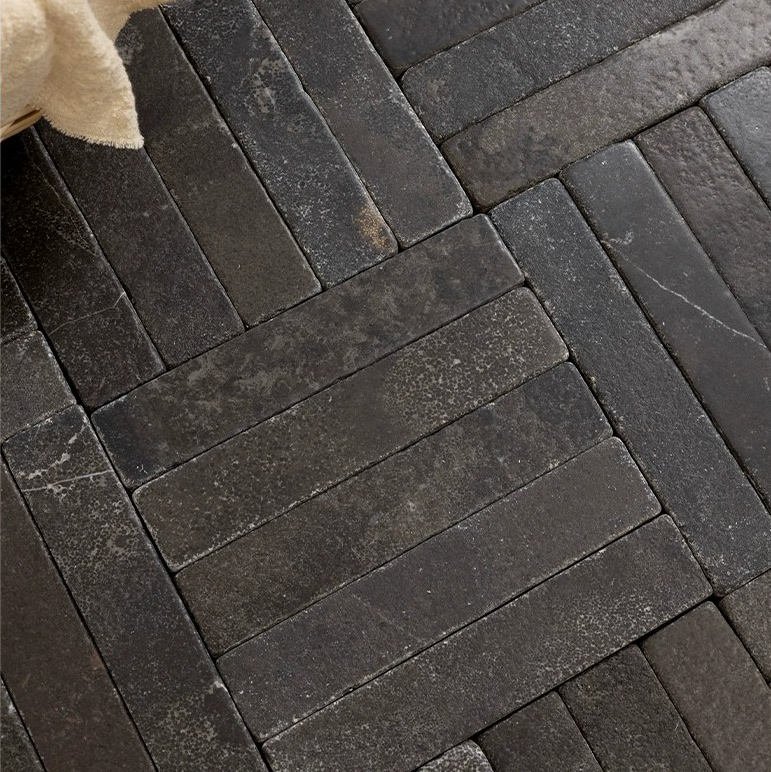 ModernVintageBlackTravertineStripTileSmallTileHerringboneStoneSpecialColorWallOutdoorPatioIndoorFloorDecoration