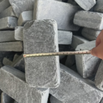 WholesaleModernVintageBlackSlateCobblestonePaverNaturalTumbledStoneCubeTileOutdoorDrivewayPaving 3
